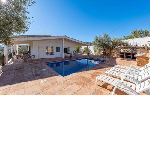 Cozy Home In Malaga With Outdoor Swimming Pool