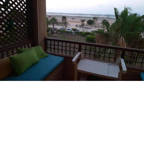 Cozy Sea view Chalet, in front of Marina 8
