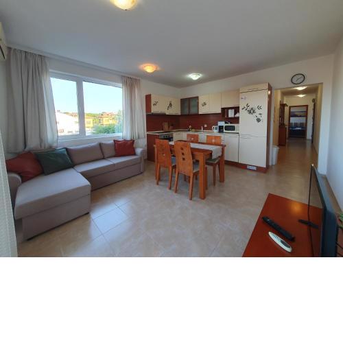 Cozy, spacious apartment near Paradise Bay