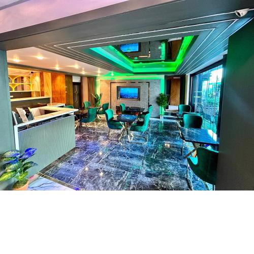 Crowned Plus Hotel
