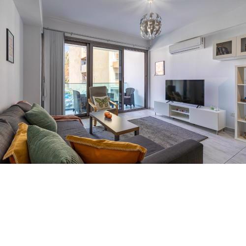 Crystal 2-Bedroom Apartment in Larnaca