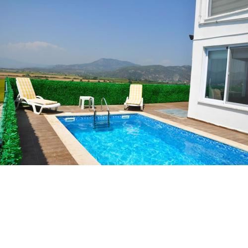 Dalaman'da Doğa Manzaralı Villa Azur