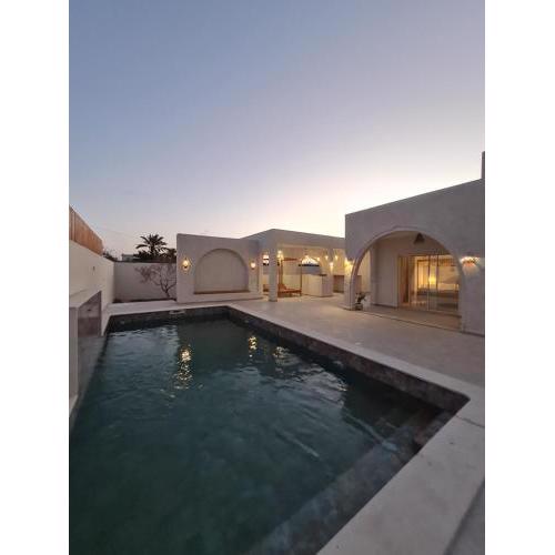 Dar ines haut standing avec piscine et proche plage