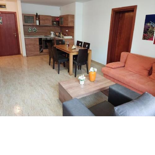 Dean's Cozy 2 Bed Apart at Sunny Beach resort