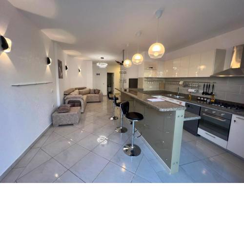 Deluxe apartment brand new