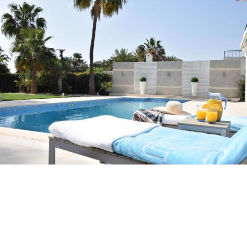 Deluxe First Line Villa