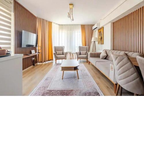 Deluxe King Suite MAI35