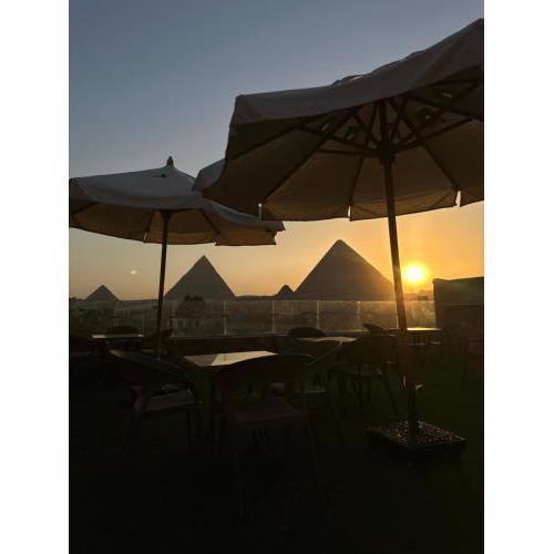 Demo pyramids view inn
