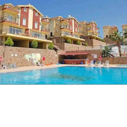 Deniz manzaralı, havuzlu ve Bahçeli triplex villa