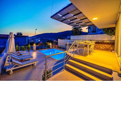 Deniz manzaralı Lara Lüks Villa
