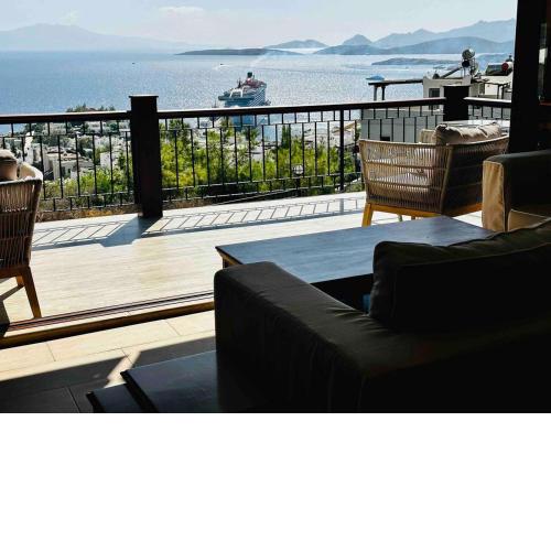 Deniz manzarali tas villa