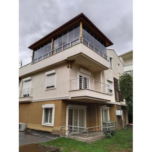 Denize Yakın Geniş Villa