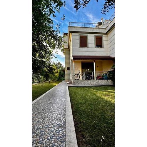 Denize Yakın Müstakil Tripleks Villa
