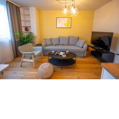 Design 1BDR Apartment near City Center