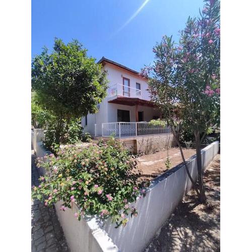 Dikili Bademli müstakil villa Yazcenneti sitesi