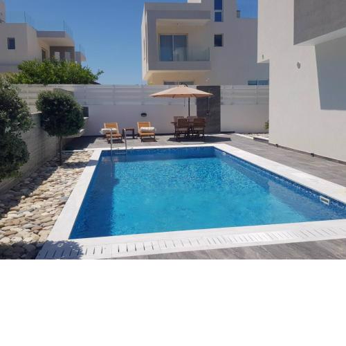 Diogenous Luxury Villas