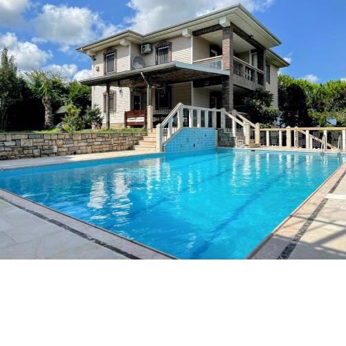 Doğa İçinde Havuzlu Villa Huzuru