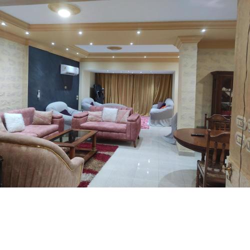 Doqi apartment 3 rooms 2 bathroom WiFi near Nile