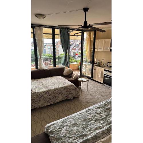 DOWNTOWN Central Square Apartment Guesthouse with Full Kitchen, Panoramic Views, Self Check-in & Free Parking