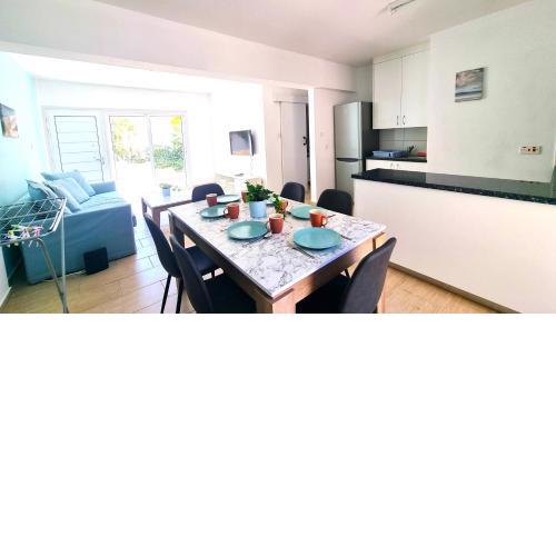 Dream Escape Apt 1 - 6 min walk to Kastella Beach!