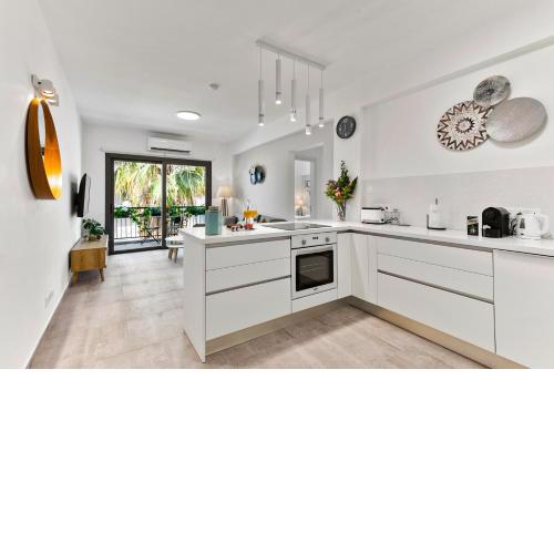 Dreamy 2 bed apartment by the sea