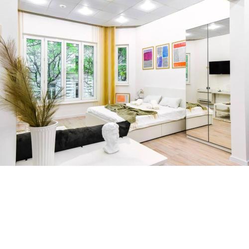 Duplex Condo Prime Location 2bth 2 Studios