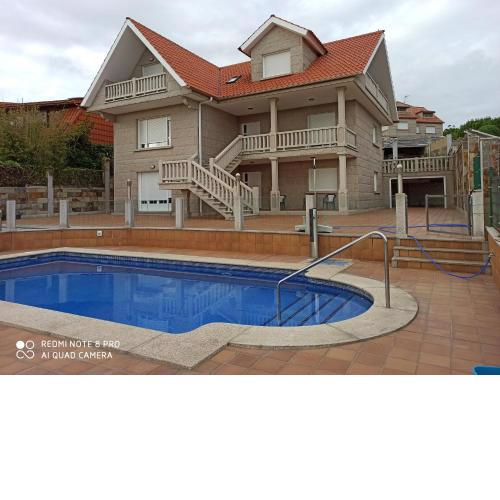 Duplex en Sanxenxo con piscina y vistas al mar
