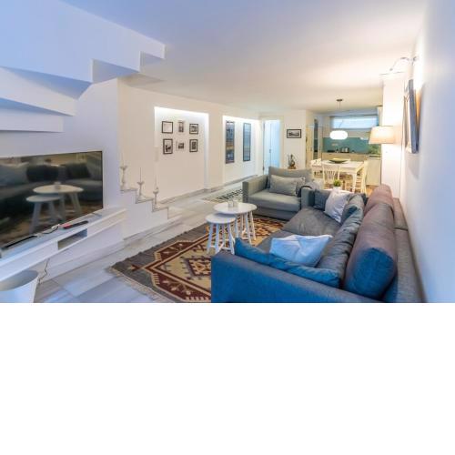 Duplex Modern City Gem With Terrace
