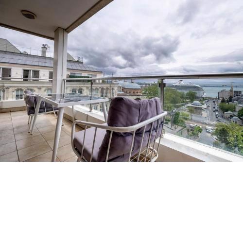 Duplex with Stunning Sea View, 3BR, 2BA
