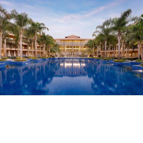 Dusit Thani LakeView Cairo