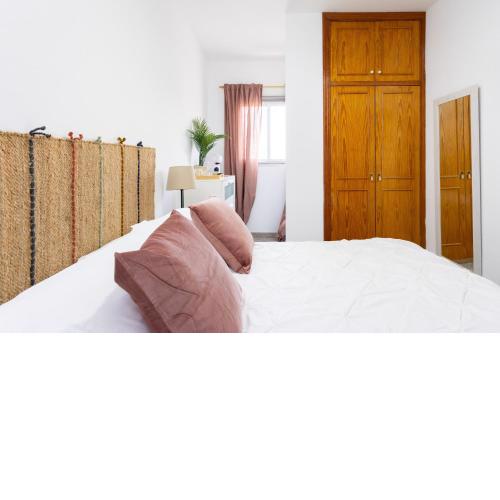 EDEN RENTALS 103 Surfy Stylish Bed&Coffee Room