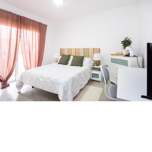 EDEN RENTALS 104 Surfy Stylish Bed&Coffee Balcony