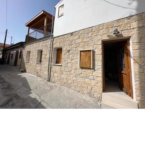 Eftis - Renovated Traditional House