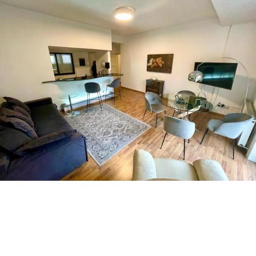 Elegant City Center Corporate Apartment Aiantos By Platform 357