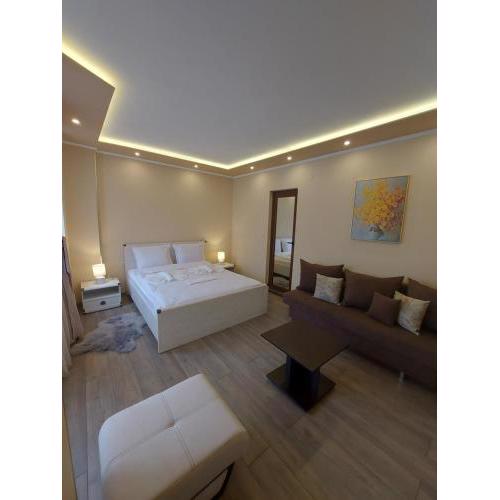 Elegant Complex