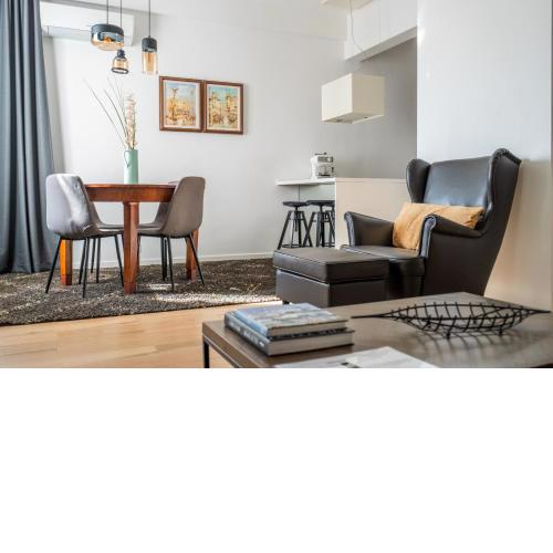 Elegant Getaway Near Iconic Eagles' Bridge