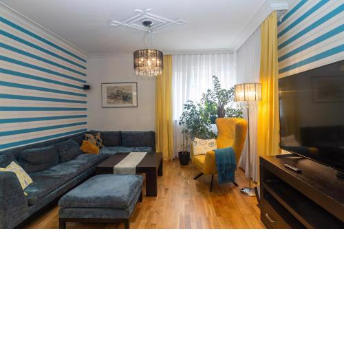 Elegant & Spacious Apartment Near NDK