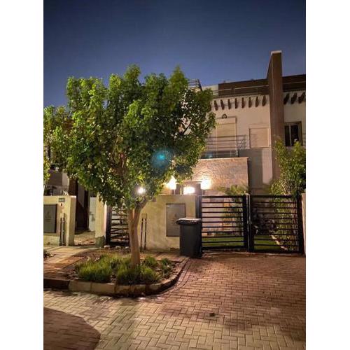 Elegant Villa in Hyde Park