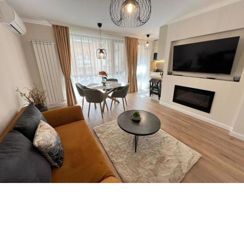 Elements Stylish Central 1BDR w High Speed WiFi and Work Space