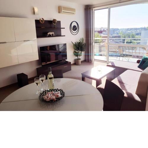 Elena's Lux Aparthotel - Town & Sea View - Atlantis SPA