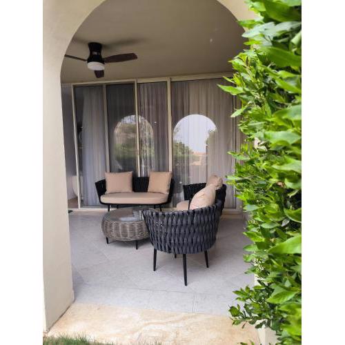 Elite 3bdr apartment with garden beside corral reef