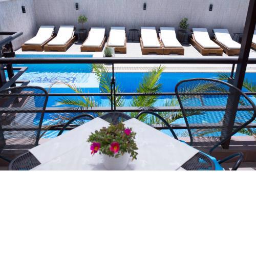 Ema Hotel
