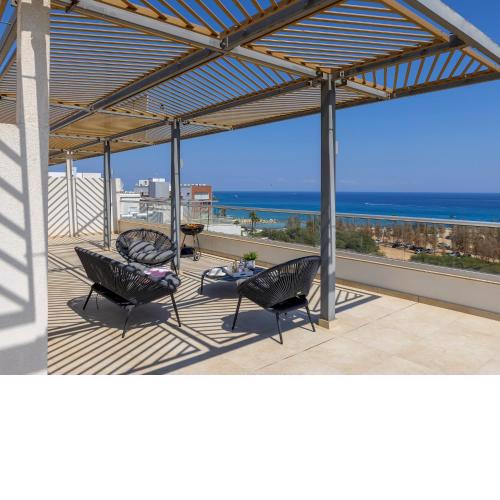 Emerald Bay Sea-Front Penthouse