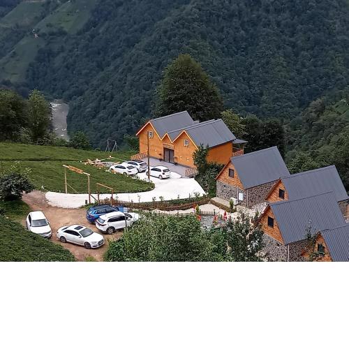 Emosh'un Tatil Köyü