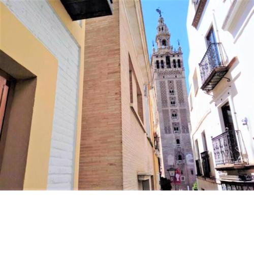 ¡EN FRENTE DE LA GIRALDA-CATEDRAL!