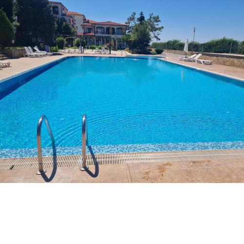 Entire apartment 4pax , sea view, pool