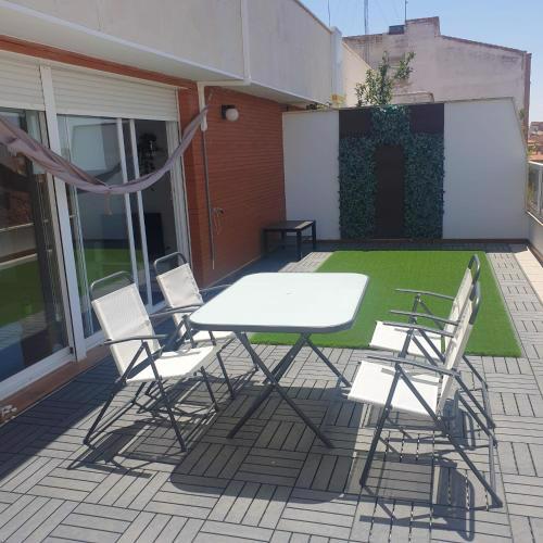 Espectacular Ático con terraza y garaje junto a la Feria