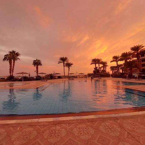 Esplanada flat with free beach