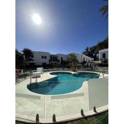 Estepona - Playa - Villa con acceso directo a la piscina