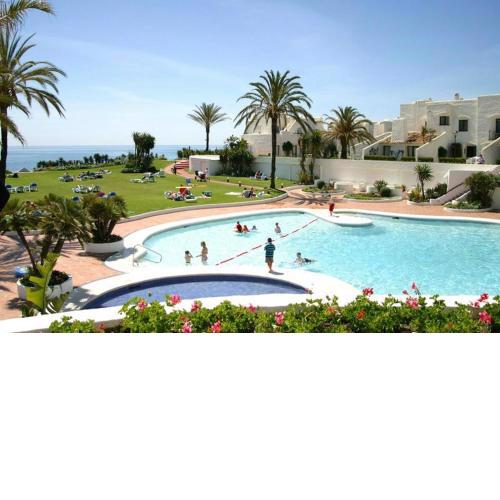 Estepona - Playa - Villa de 2 dormitorios con terrazas al lado del mar